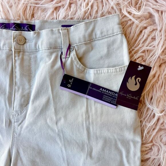 Women’s Size 8 Short Khaki Pants - Picture 2 of 5